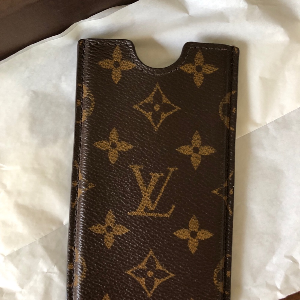 SOLD 🛑Auth Louis Vuitton iPhone 6/7/8 hard case.